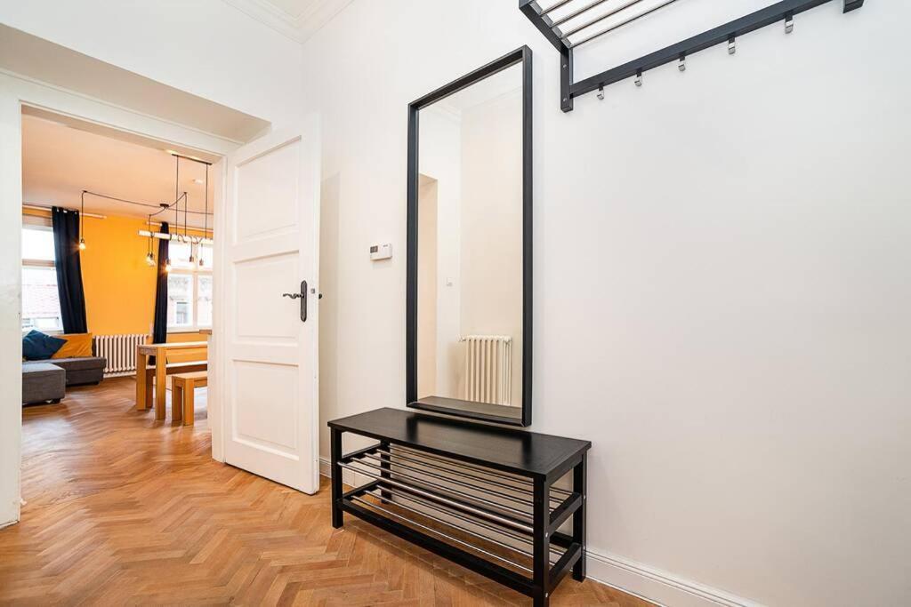 Elegant, Modern, 2-bed Flat By Museum Of Apartment Prag