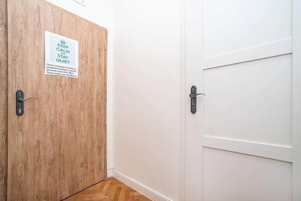 Elegant, Modern, 2-bed Flat By Museum Of Apartment Prag